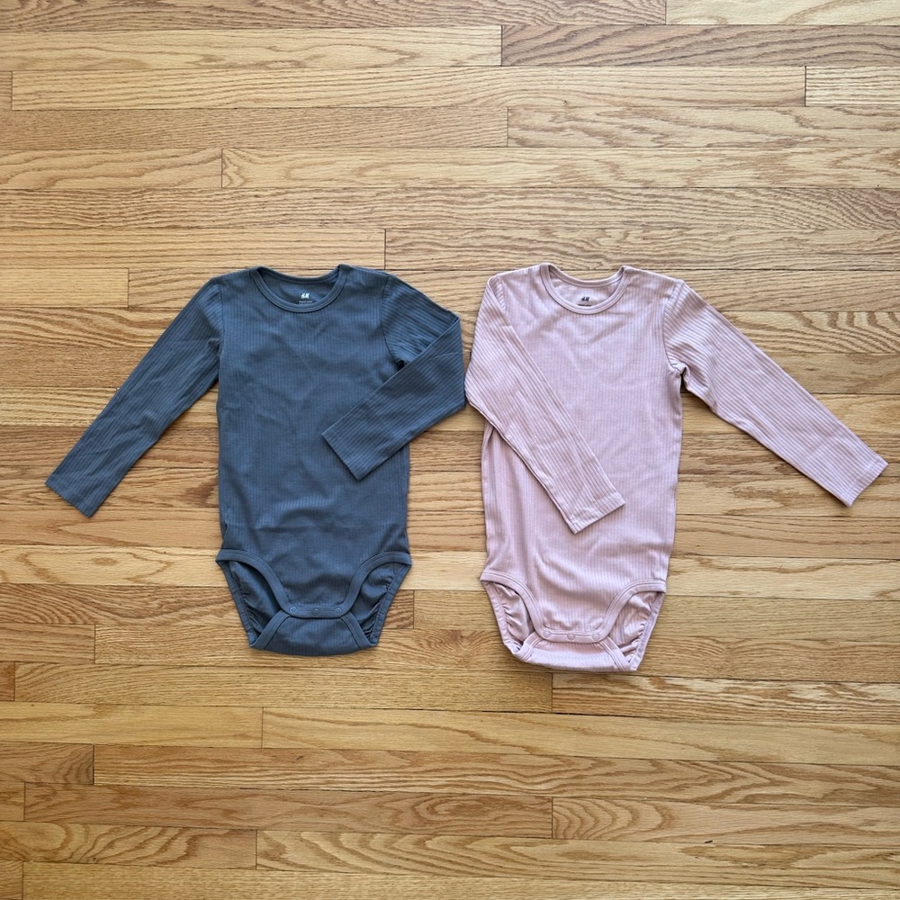 2 H&M Organic Cotton Ribbed Baby Bodysuit